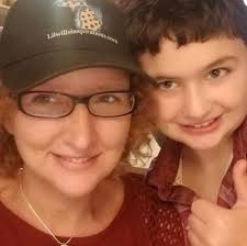 ISO someone who can make top quality resin jewelry!! Please and Thank you!