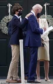 President joe biden and his first wife, neilia hunter biden. Joe And Jill Attend Grandson Hunter S Confirmation In Delaware And Whole Family Visits Beau S Grave Daily Mail Online