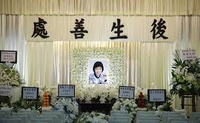 Include (or exclude) self posts. å°±åœ¨å…©å¤©å‰ é»ƒæ—¥è¯å¦»å­è¿½æ‚¼æœƒä¸Š æ¢æœå‰åˆ ç¿»è»Š äº† æ¯æ—¥é ­æ¢