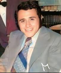 Sergio Alejandro Suárez Velasco, mejor conocido como Alejandro Suárez.  Nacimiento: 26 de junio de 1941 (83 años) Ciudad de México. Trabajó en  cine, teatro y televisión en diversos programas como: "Chucherias",  "Ensalada