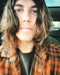 His parents were not poor, but they were not rich either. Pin On Kellin Quinn