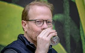 Twee sobere broers, boeren uit Jubbega, lieten een fortuin na. Hier wil de  stichting die hun geld beheert het heel graag aan uitdelen