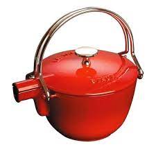 This Kettle Was In Samantha Jones Apt She Had All Red Cookware And It Was Very Simple Chajnik Kastryuli