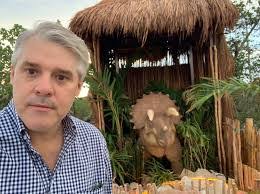 Leon Robles's Instagram, Twitter & Facebook