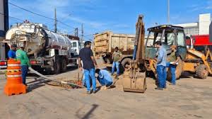 Prefeitura de C&aacute;ceres realiza limpeza de bueiros no entorno da Pra&ccedil;a da  Feira para prevenir alagamentos - Prefeitura Municipal de C&aacute;ceres