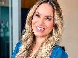 Sara Andrade's Instagram, Twitter & Facebook