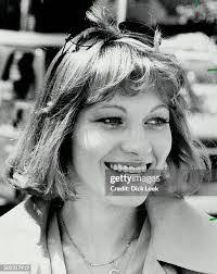 Gloria Kaye's Instagram, Twitter & Facebook