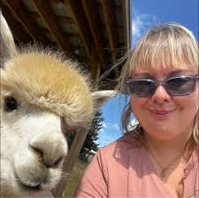 Did everyone enjoy the new Hallmark movie 'An Easter Bloom'? I'm watching  it now 🙂