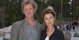 She was born in lidingö, stockholm county, and grew up in härnösand, ångermanland and trollbäcken, tyresö. Har Ar Lena Endres Nya Man Stoppa Pressarna Kandisar Kandisnytt Hant Extra Se Hor Noje