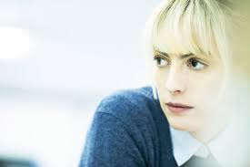 Lorsque le commandant raphaëlle coste s'adresse au service des archives judiciaires de la police pour une de ses enquêtes, elle ne se doute pas qu'elle va rencontrer une jeune femme aussi brillante que déroutante, mémoire vivante des enquêtes criminelles. Avis Audience Astrid Et Raphaelle Saison 1 France 2 Avec Sara Mortensen Actualite Tv Nouveautes Tele Com