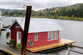 These Floating Homes Near Portland Are The Ultimate Place To Spend The Night Portland Vacation Floating House Oregon Vacation