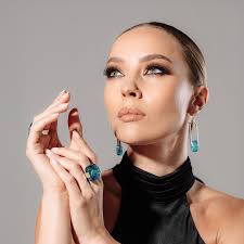 OR by Olivia Raymond: handcrafted glass & precious metal jewellery.