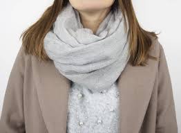 Dabei gibt es diverse formen: Schal Binden 10 Wickeltechniken Fur Den Alltag Sintre