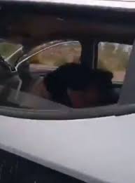 Policías municipales y paramédicos de protección civil municipal brindaron ayuda a integrantes de una familia de turistas que viajaban en. Jplv5cgdmbswam