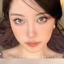 JEUCONS GLAZE SERIES DIA: 14.2MM COLOR: BROWN, GREY 又又一新款来了！这款是混血款式中的天花板-  Glaze 系列😍 这系列的美瞳特别在于纹路清晰，室内室外都可以看到不同的效果，喜欢混血感的必定要包色入手啦！  Grey：这款美瞳真的很好驾驭，自然中不暗淡，夸张中不耀眼 ...