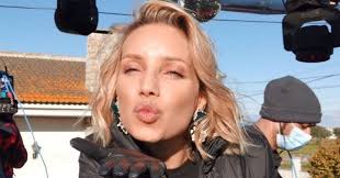 She was also in the pop duo 2b. Ttu3vnjdtrptom