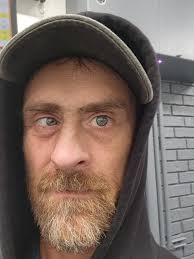 Can someone please fix my lazy eye in this picture?