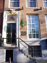 De unieke locatie, buitengewoon mooie gastvrouwen en de exclusieve vorm van dienstverlening maken de yab yum. Yab Yum Brothel Wikipedia