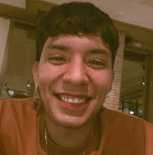 Me da igual si fumamos un joint o en un torti blunt Primo es que no somos  nada, cada día me levanto mejor le salió un cabrón, el que persevera alcanza