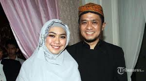 Namun tampaknya hal ini sulit diwujudkan pemain sinetron dan film oki. Oki Setiana Dewi Pernah Didekati Pria Sebelum Dinikahi Suaminya Tak Satupun Cocok Halaman All Bangka Pos