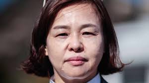 Nyblivna singelmammor i Sydkorea tvingas lämna barnet till utlandsadoption:  "Det är människohandel", säger aktivist