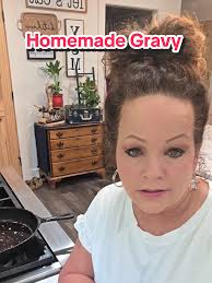 How to Make White Gravy in Leftover Bacon Grease