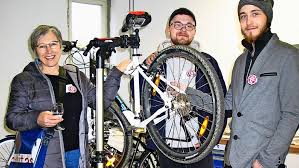 Stuttgart Feuerbach Neue Fahrradwerkstatt Der Caritas Eroffnet Feuerbach Stuttgarter Zeitung