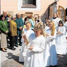 Der ultimative guide für eure hochzeitskleider. Feierliche Erstkommunion In Siegsdorf Region Chiemgau