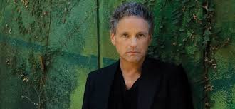 At a young age, he was encouraged to pursue competitive swimming but gave that up as he was more interested in music; Lindsey Buckingham Infos Und News Und Videos Bytefm