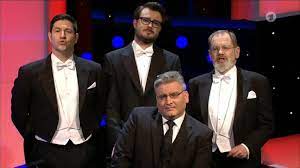 Vier kandidaten treten gegen einen quizchampion, den jäger, an. Video Die Singenden Jager Gefragt Gejagt Ard Das Erste