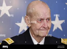 United states army captain hi-res stock photography and images