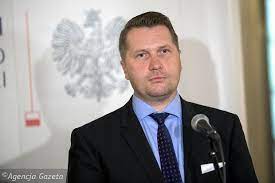 Protest przeciw ministrowi edukacji i nauki przemysławowi czarnkowi ''czarnek, . Minister Edukacji I Nauki Przemyslaw Czarnek Przyznal Nagrody W Resorcie Ich Suma Zaskakuje