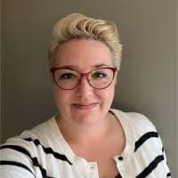 Julia Quick's Instagram, Twitter & Facebook