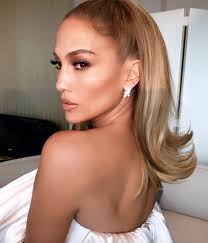 Really short haircuts would just probably need three layers. Celebrity Flip Hairstyles Are Trending For 2019 Glamour
