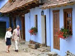 Casa „regală\ din viscri este închiriată peste an turiştilor, care trebuie să scoată din buzunar 670 de lire sterline, pe săptămână. Day Trips Day Tours Brasov Transylvania Romania