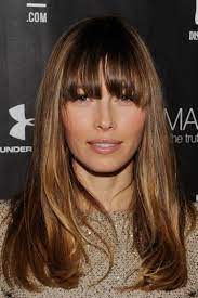 Coiffure Avec Frange Style Et Elegance Dans Votre Quotidien Belle Coiffure Coiffure Frange Coiffure Cheveux Mi Long