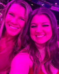 Lori Eddings's Instagram, Twitter & Facebook