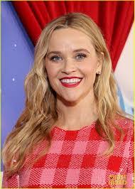 Kelly Scarlett's Instagram, Twitter & Facebook