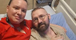 Abbotsford, B.C., couple calls for earlier colon cancer screening as  husband fights for life