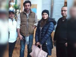 Brahmastra Ranbir Kapoor And Alia Bhatt Sport Winter Jackets As They Pose For Pictures With Fans In Manali Hindi Movie News Times Of India Great illustrations start with pose! ranbir kapoor and alia bhatt sport