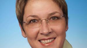 Keine Zeit mehr: CSU-Rätin steht beruflich vor neuen Aufgaben, die sie  durch ganz Europa führen: Iris Fuchs legt Stadtratsmandat nieder