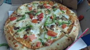 Crust with oodles of yummy liquid cheese filled inside.classic hand tossed. Main Order 2 Barbeque Chicken Cheese Burst Crust Picture Of Domino S Pizza Mangalore Tripadvisor