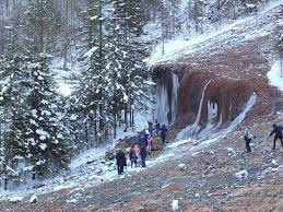 Pe un drum destul de bun pentru masina, dar neasfaltat, se poate ajunge la aceasta cascada. Tripadvisor Cascada Urlatoarea Vama Buzaului ØµÙØ±Ø© Marino Romania Brasov