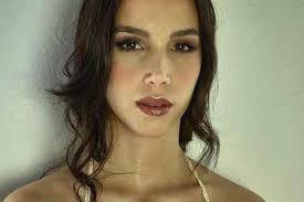 Paola di benedetto nasce l'8 gennaio a vicenza, classe 1995. Chi E Paola Di Benedetto La Madre Natura Di Ciao Darwin Popcorn Tv