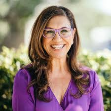 Gina Mercer's Instagram, Twitter & Facebook