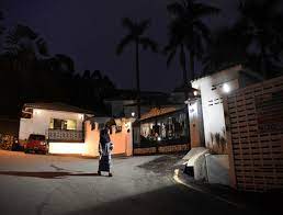 Seperti kenyataan dalam video, che mah abdul hadi hari ini mengakui rosmah mansor berkahwin dengan datuk seri najib razak di rumahnya di gedong lalang, seremban. Sprm Berkunjung Lagi Ke Rumah Najib