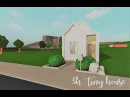 Bloxburg 3k Tiny House Youtube Tiny House Exterior Tiny House Layout Beach House Flooring
