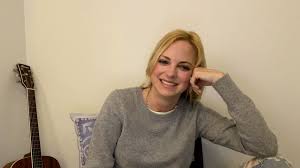 In 2020, faris left the show after seven seasons. Anna Faris Machte Sich Selbst Fur Fruhgeburt Verantwortlich Promiflash De