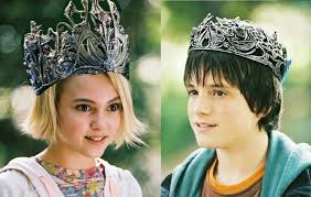 Love How The Queen S Crown Is Grand And Splashy And Hard Not To Notice Just Like Leslie Whil Bridge To Terabithia Annasophia Robb Movies Star Crossed Lovers