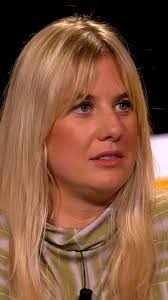 Dina gaat vanavond nog eens langs bij Jan en Flo in de nieuwe aflevering  van #blindgekocht om te zien of ze al een beetje gewoon zijn aan hun nieuwe  huis. 🏠